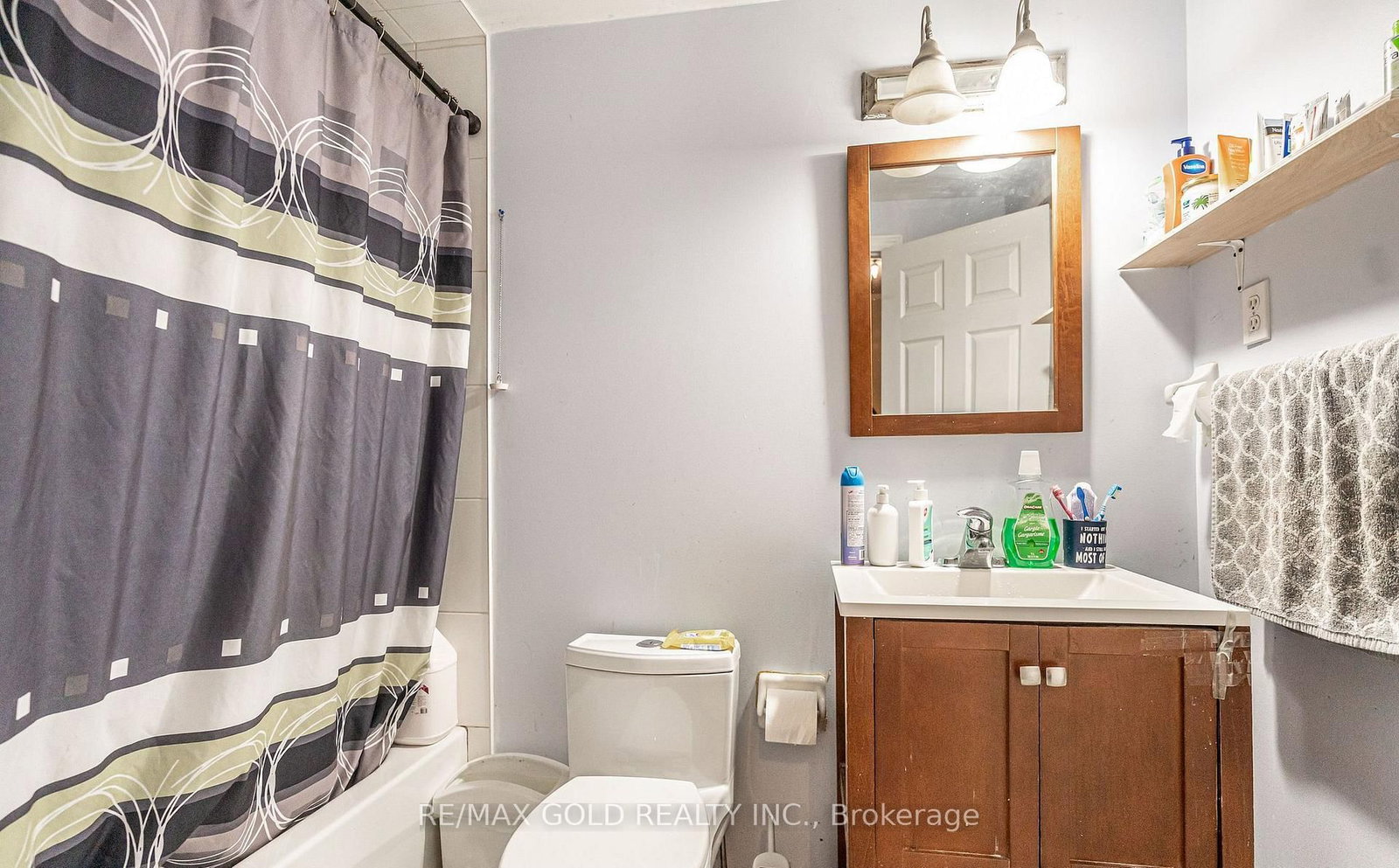 Detached House for sale at 2 Zimmer Street, Brampton, Ontario, L6S 6L3 - Gore Industrial North - MLS: W12875276