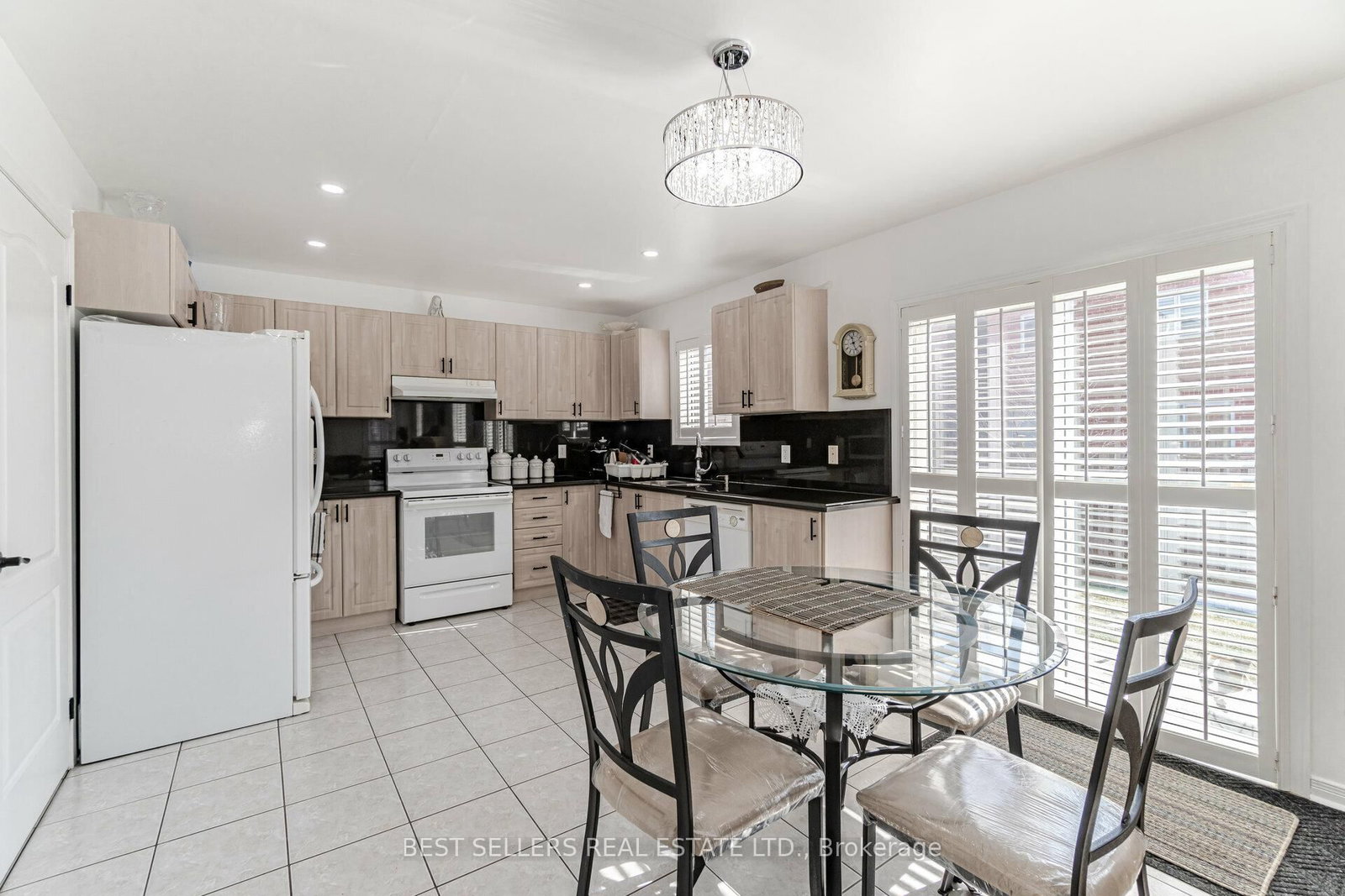 Detached House for sale at 4 Beresford Crescent, Brampton, Ontario, L6P 2M3 - Bram East - MLS: W12875594