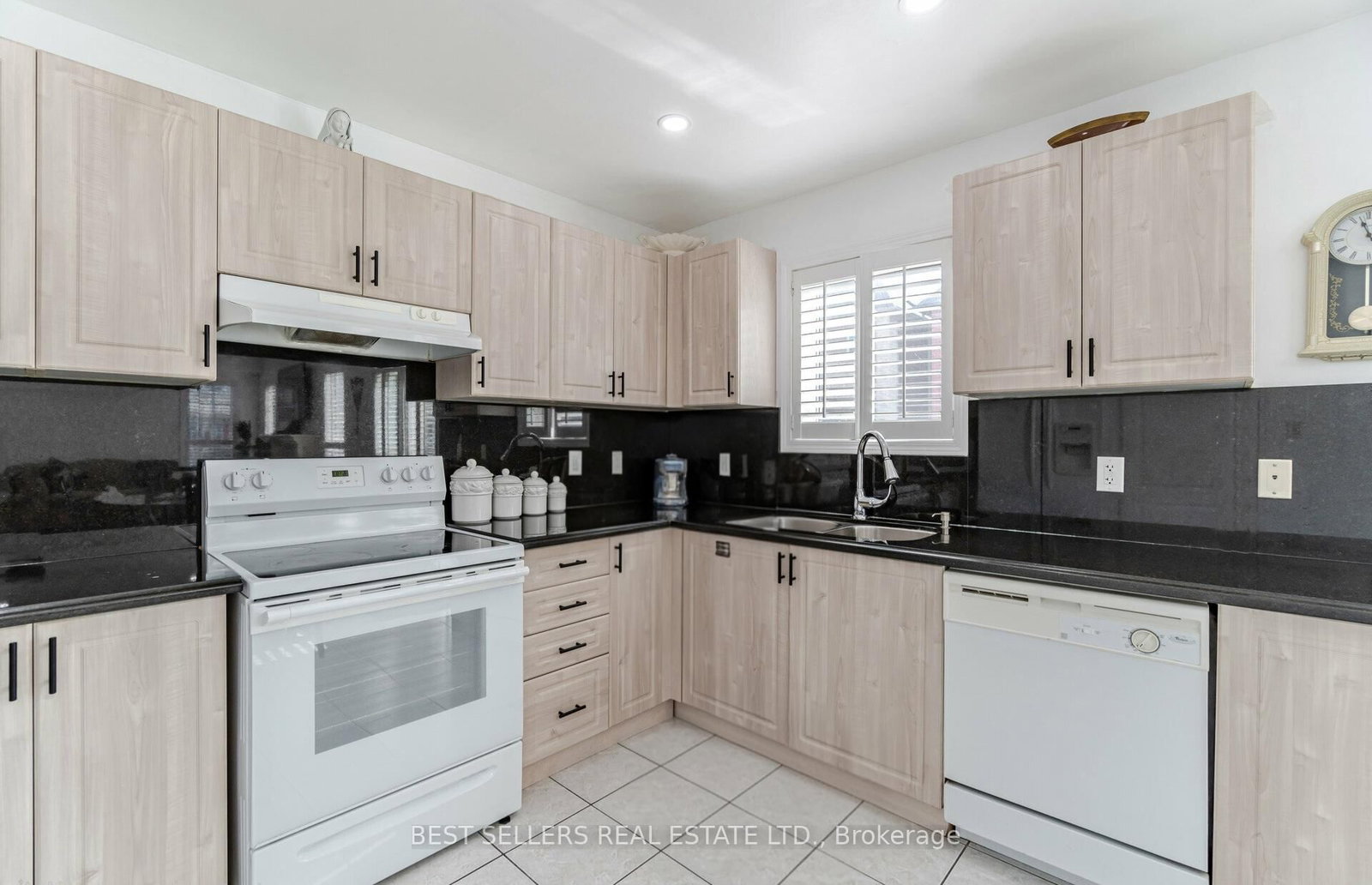 Detached House for sale at 4 Beresford Crescent, Brampton, Ontario, L6P 2M3 - Bram East - MLS: W12875594