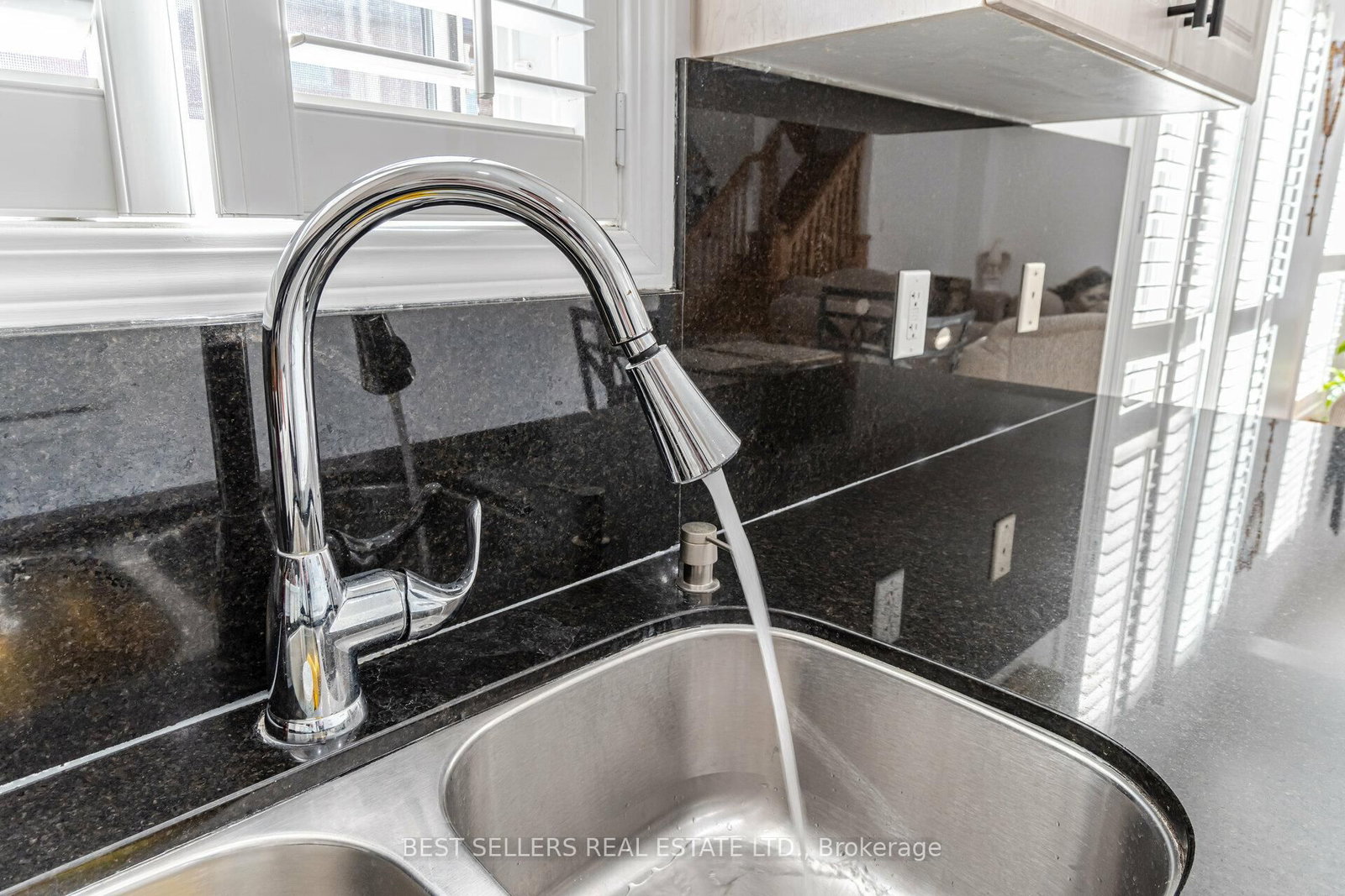 Detached House for sale at 4 Beresford Crescent, Brampton, Ontario, L6P 2M3 - Bram East - MLS: W12875594