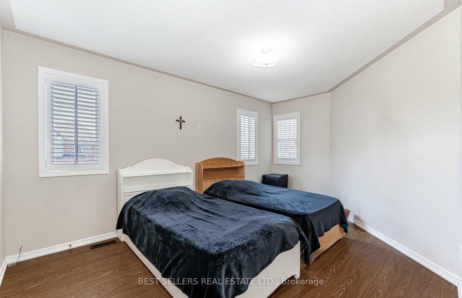 Detached House for sale at 4 Beresford Crescent, Brampton, Ontario, L6P 2M3 - Bram East - MLS: W12875594