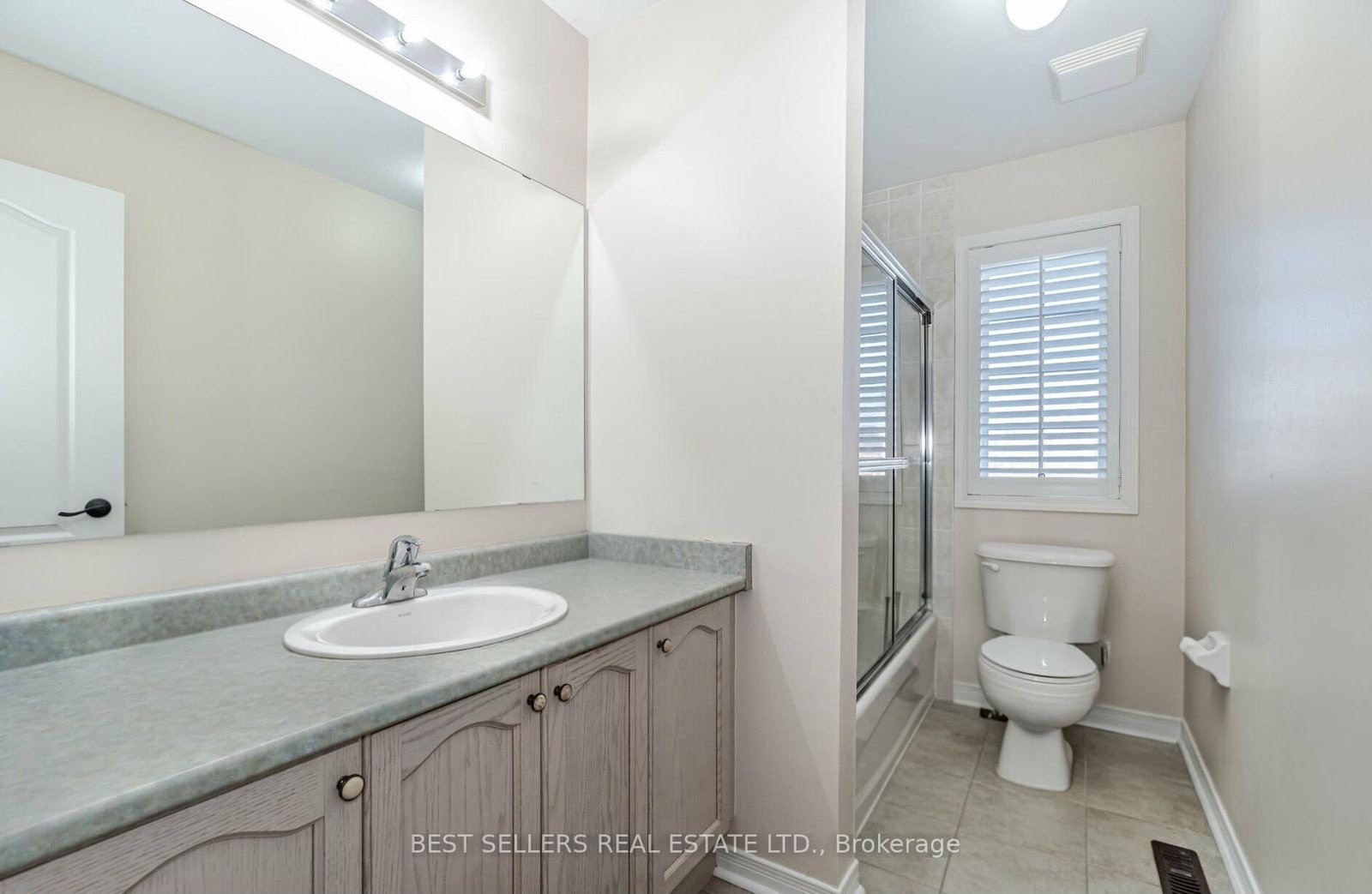 Detached House for sale at 4 Beresford Crescent, Brampton, Ontario, L6P 2M3 - Bram East - MLS: W12875594