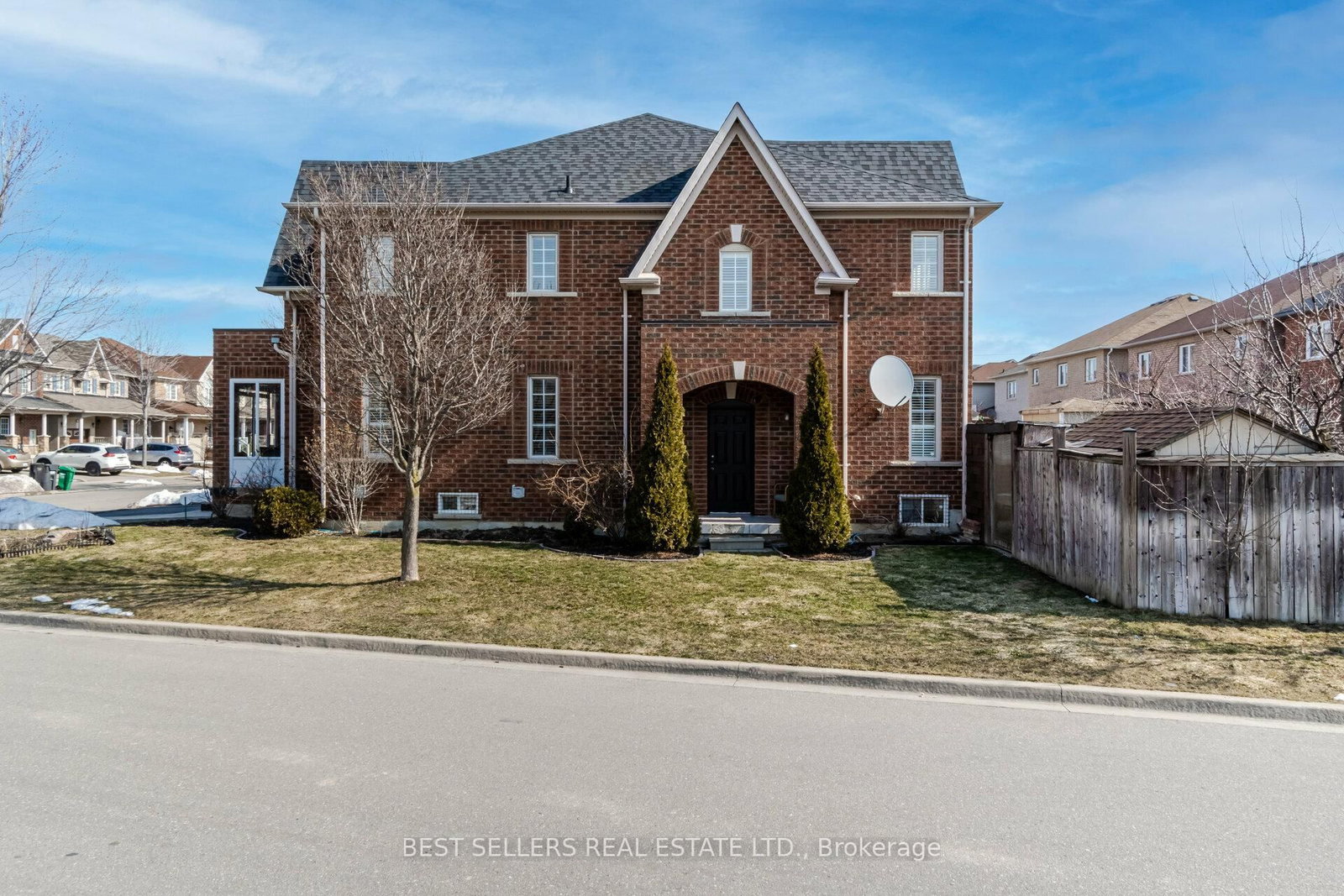 Detached House for sale at 4 Beresford Crescent, Brampton, Ontario, L6P 2M3 - Bram East - MLS: W12875594