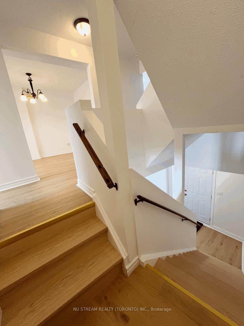 Townhouse for sale at 16-16 Ashton Crescent, Brampton, Ontario, L6S 3J9 - Central Park - MLS: W12875670