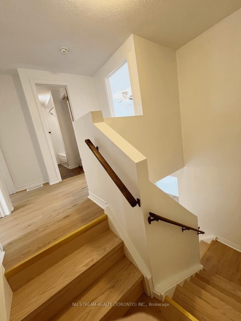 Townhouse for sale at 16-16 Ashton Crescent, Brampton, Ontario, L6S 3J9 - Central Park - MLS: W12875670