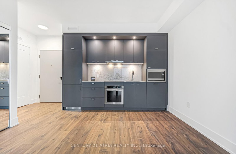 home for lease on 411-858 Dupont Street