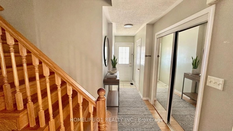 49 Eastway St, Brampton, L6S 6L9 | Image 2