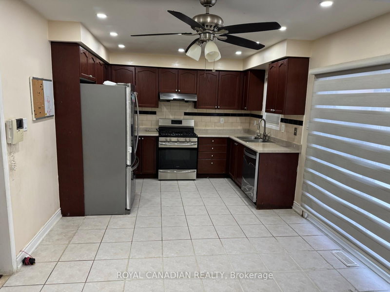 289 Edenbrook Hill Dr, Brampton, L7A 2M5 | Image 3