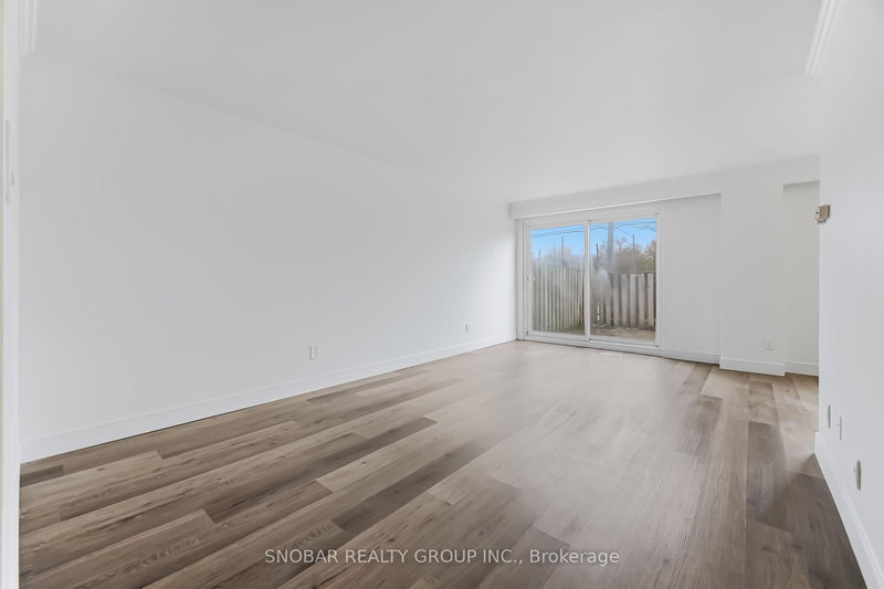 11 - 3308 The Credit Woodlands, Mississauga, L5C 2J8 | Image 3