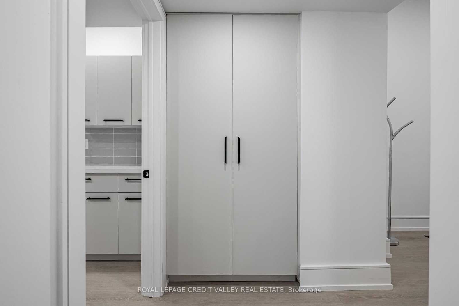 40 Queen Street W - Photo 4