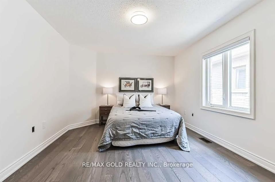 Detached House for sale at 298 Etheridge Avenue, Milton, Ontario, L9E 1H7 - Ford - MLS: W12876430