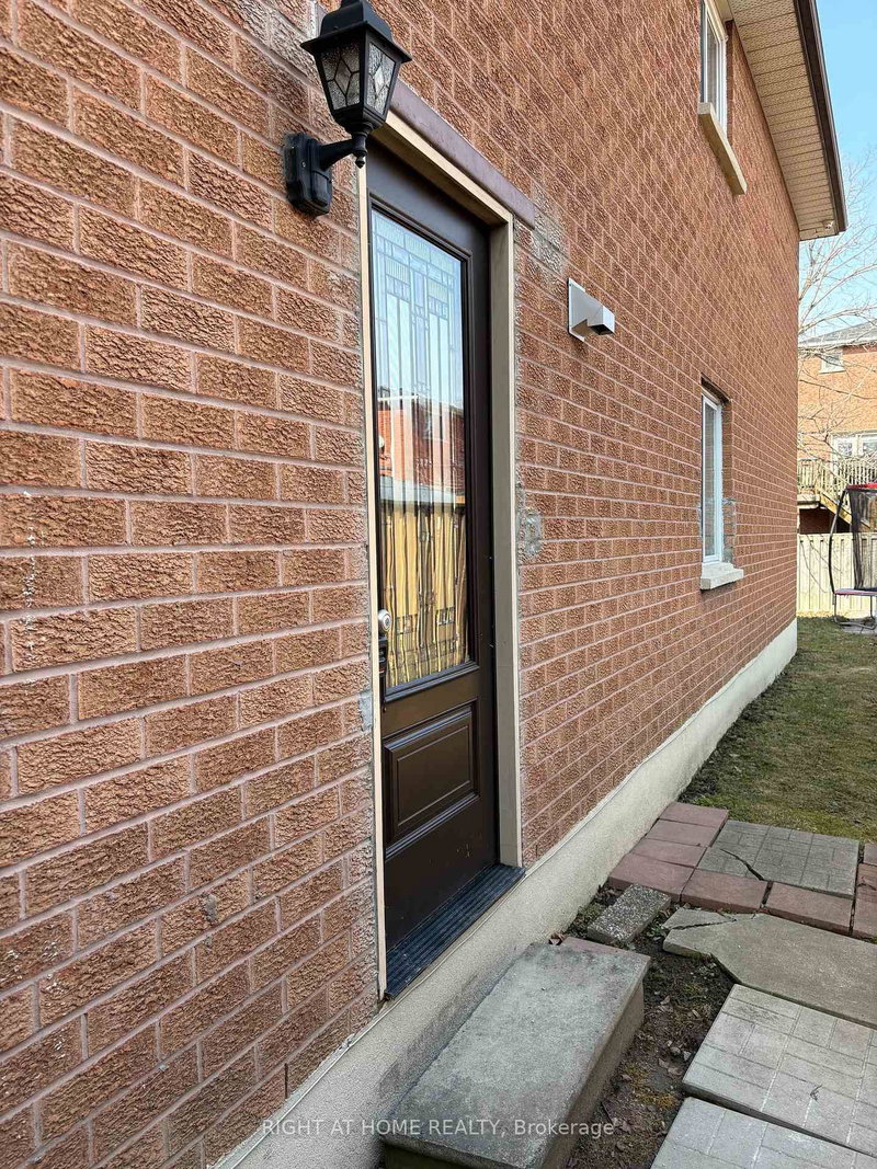 Lower - 571 Roselaire Tr, Mississauga, L5R 2Z9 | Image 3
