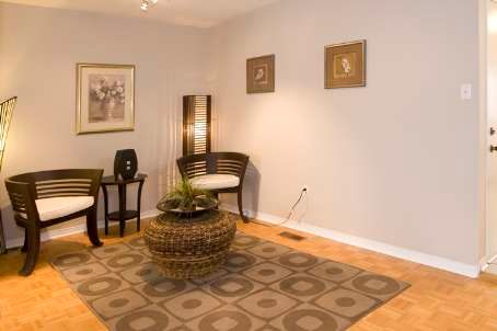 2918 Westbury Crt, Mississauga, L5M6B2 | Image 2