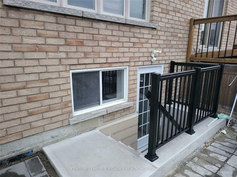 19 Freedom Oaks Tr, Brampton, L6P 3L1 | Image 3