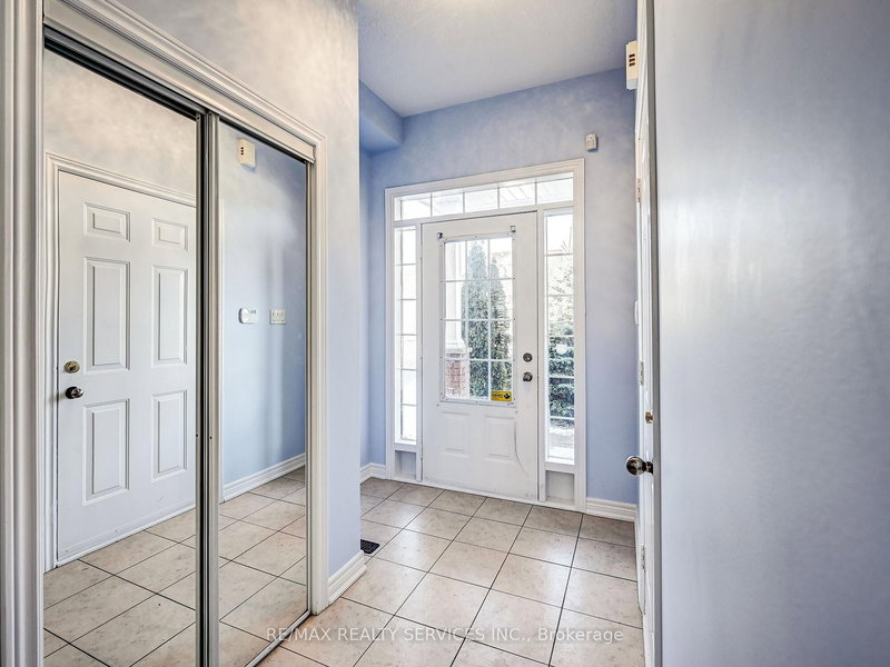 114 Rocky Point Cres, Brampton, L6V 4R8 | Image 2