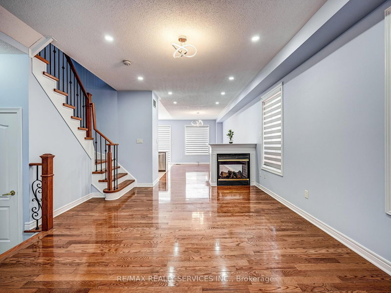 114 Rocky Point Cres, Brampton, L6V 4R8 | Image 3