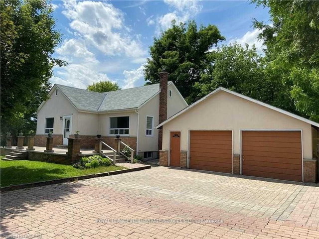 235 Lakeshore Road W