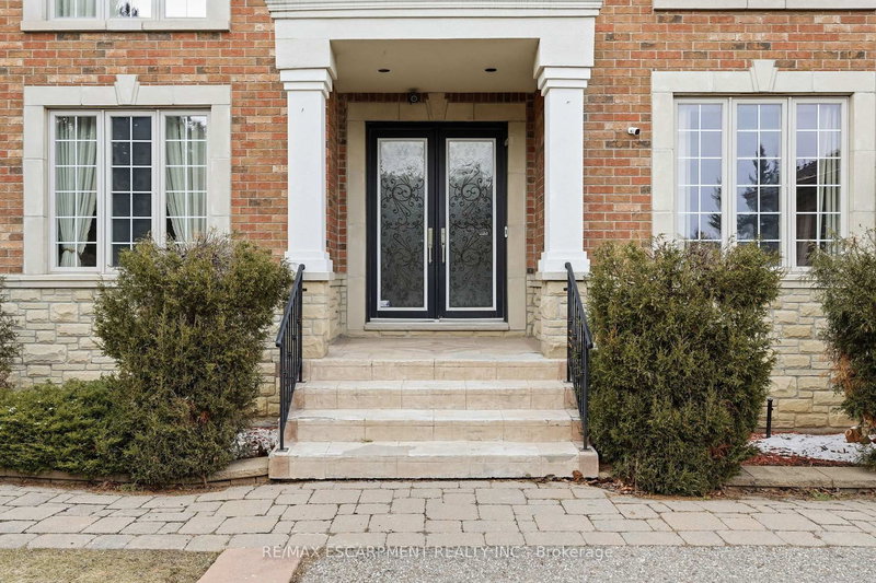 2489 Olinda Crt, Mississauga, L5C 4P5 | Image 3