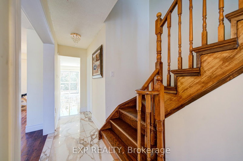 3824 Allcroft Rd, Mississauga, L5N 6V6 | Image 3