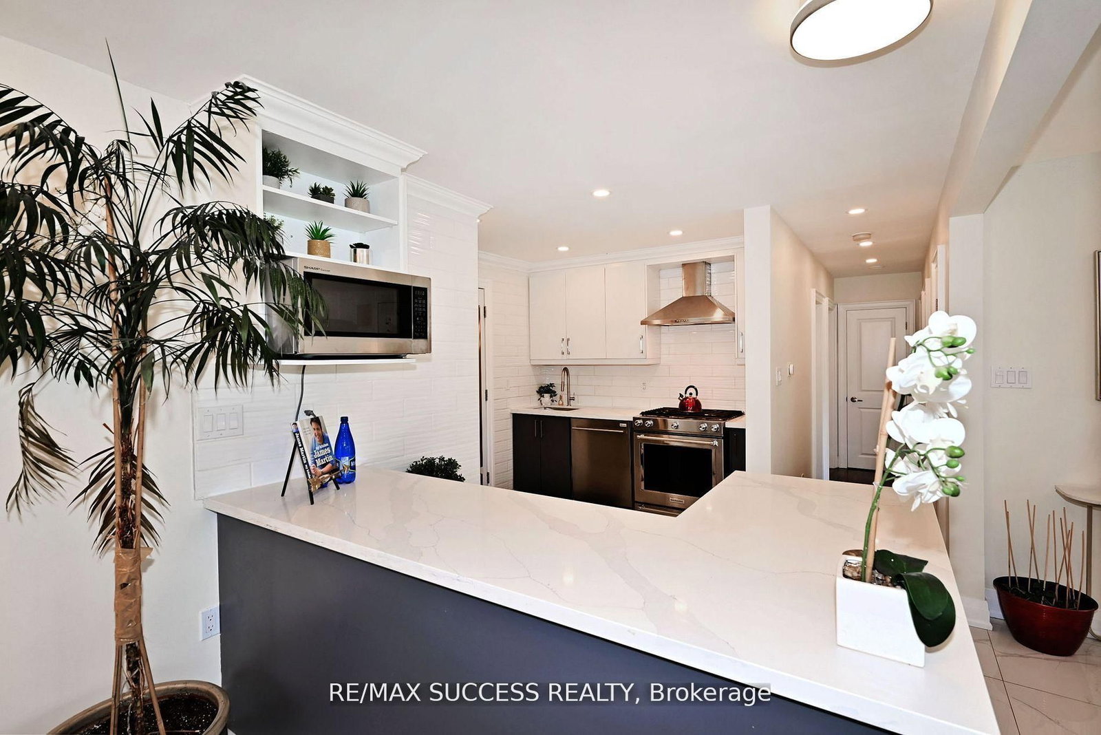 Detached House for sale at 492 Sherin Drive, Oakville, Ontario, L6L 4J8 - West - MLS: W12878136