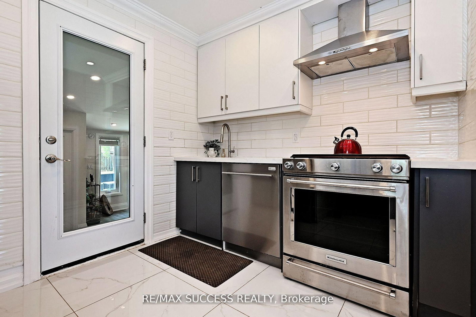 Detached House for sale at 492 Sherin Drive, Oakville, Ontario, L6L 4J8 - West - MLS: W12878136