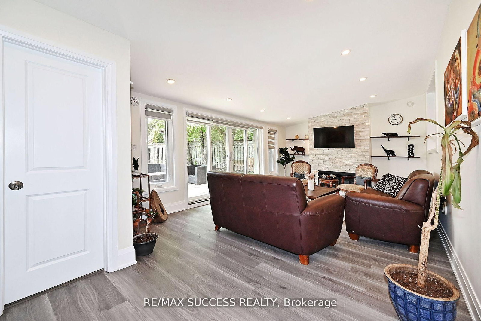 Detached House for sale at 492 Sherin Drive, Oakville, Ontario, L6L 4J8 - West - MLS: W12878136