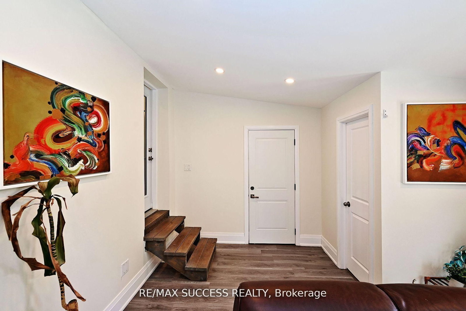 Detached House for sale at 492 Sherin Drive, Oakville, Ontario, L6L 4J8 - West - MLS: W12878136