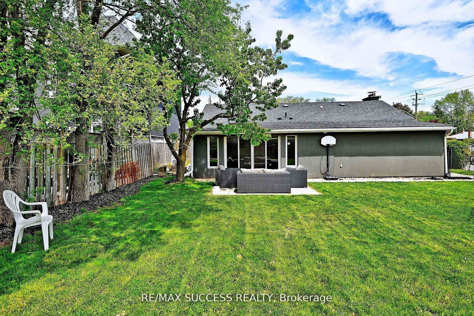 Detached House for sale at 492 Sherin Drive, Oakville, Ontario, L6L 4J8 - West - MLS: W12878136