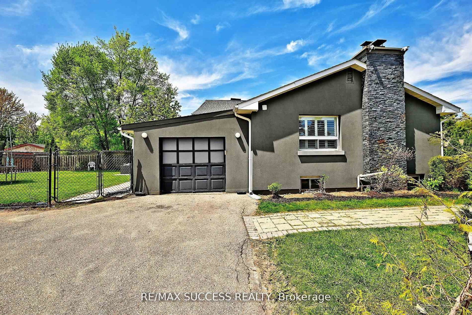 Detached House for sale at 492 Sherin Drive, Oakville, Ontario, L6L 4J8 - West - MLS: W12878136