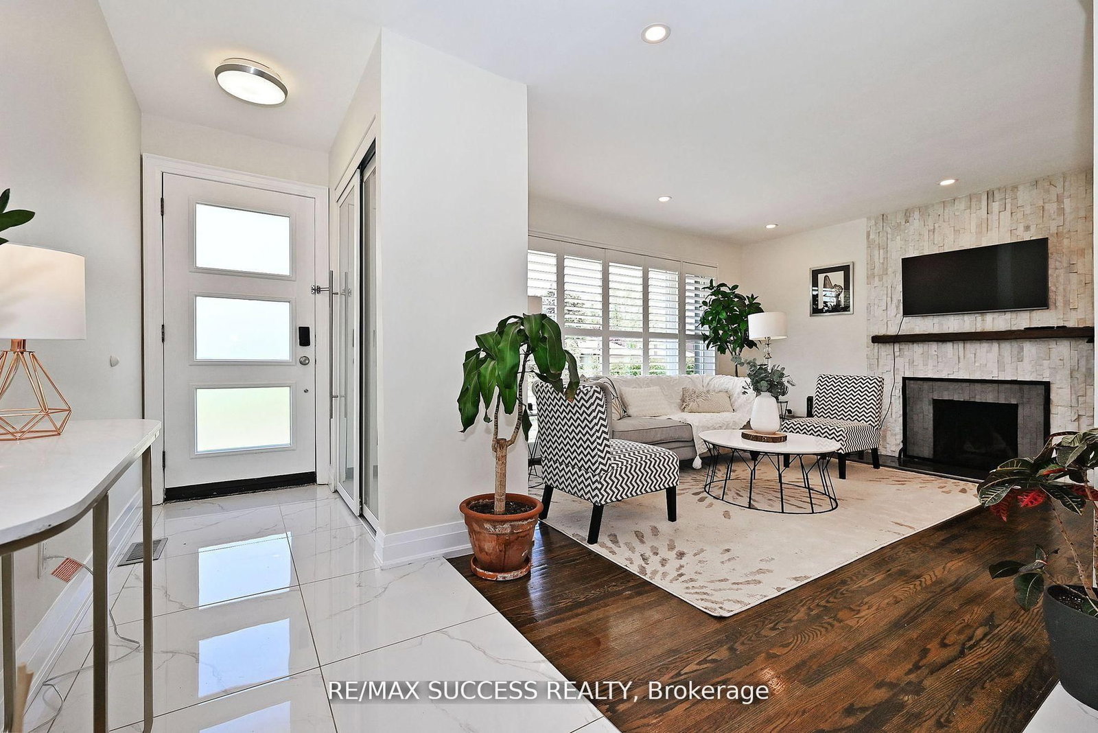 Detached House for sale at 492 Sherin Drive, Oakville, Ontario, L6L 4J8 - West - MLS: W12878136