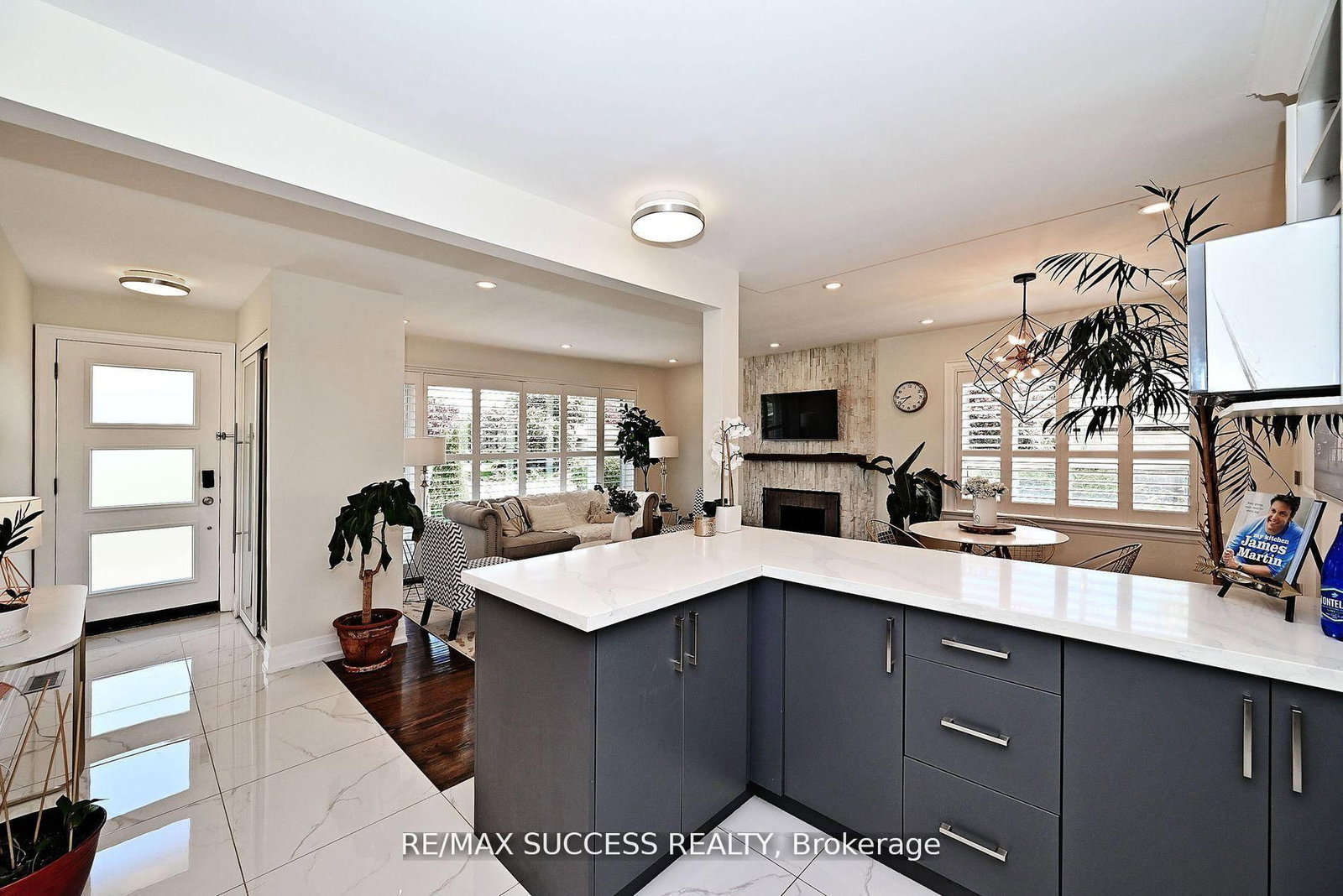 Detached House for sale at 492 Sherin Drive, Oakville, Ontario, L6L 4J8 - West - MLS: W12878136