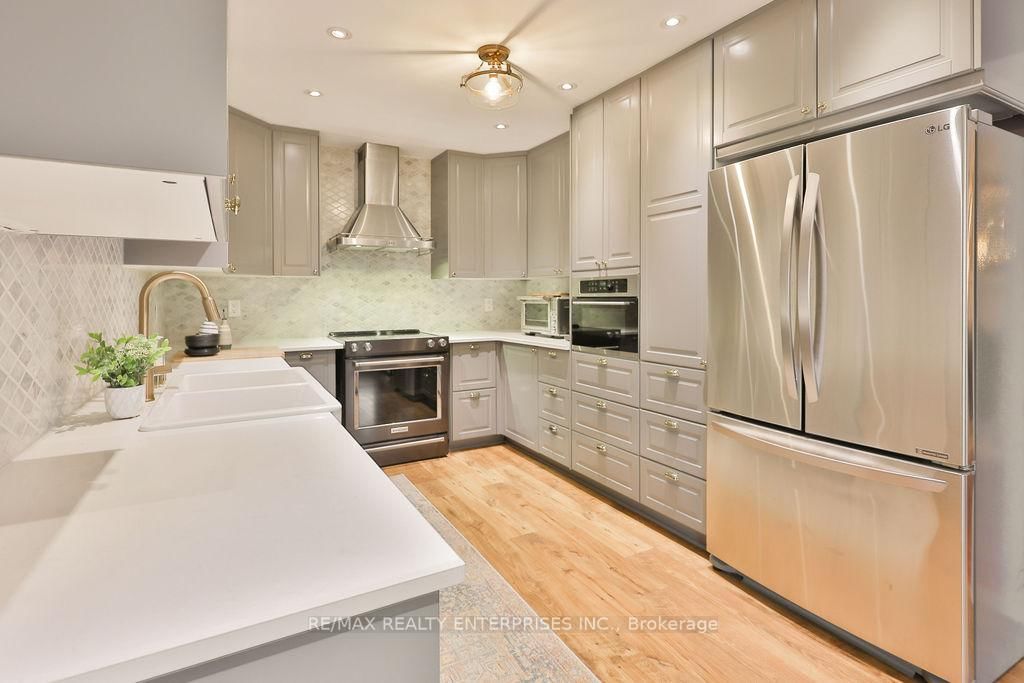 Detached House for sale at 431 Naomi Crescent, Mississauga, Ontario, L5B 3S7 - Fairview - MLS: W12878184