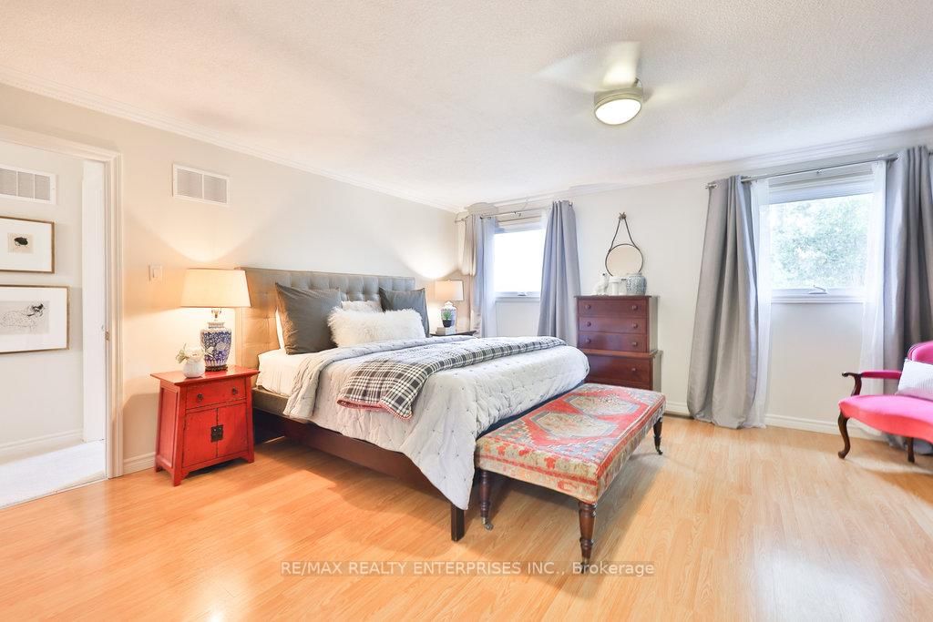 Detached House for sale at 431 Naomi Crescent, Mississauga, Ontario, L5B 3S7 - Fairview - MLS: W12878184