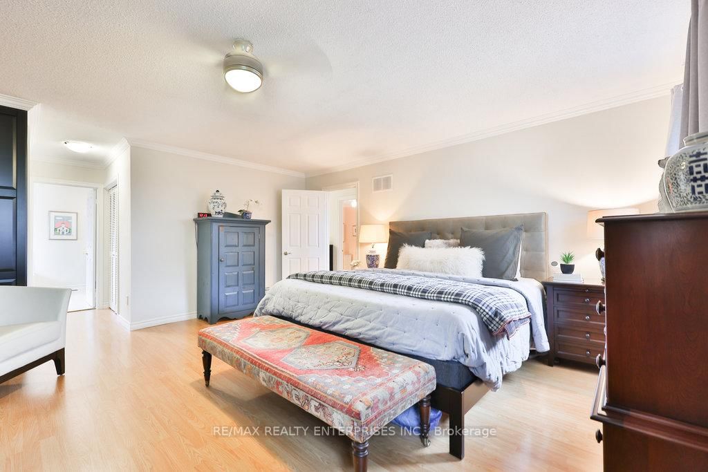 Detached House for sale at 431 Naomi Crescent, Mississauga, Ontario, L5B 3S7 - Fairview - MLS: W12878184