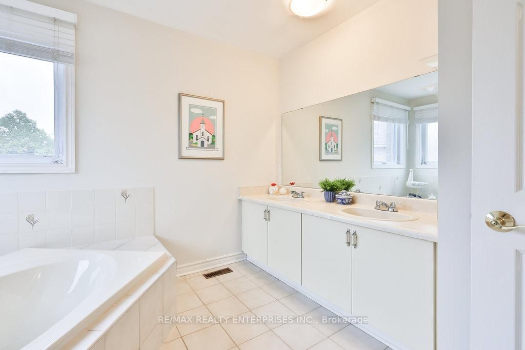 Detached House for sale at 431 Naomi Crescent, Mississauga, Ontario, L5B 3S7 - Fairview - MLS: W12878184