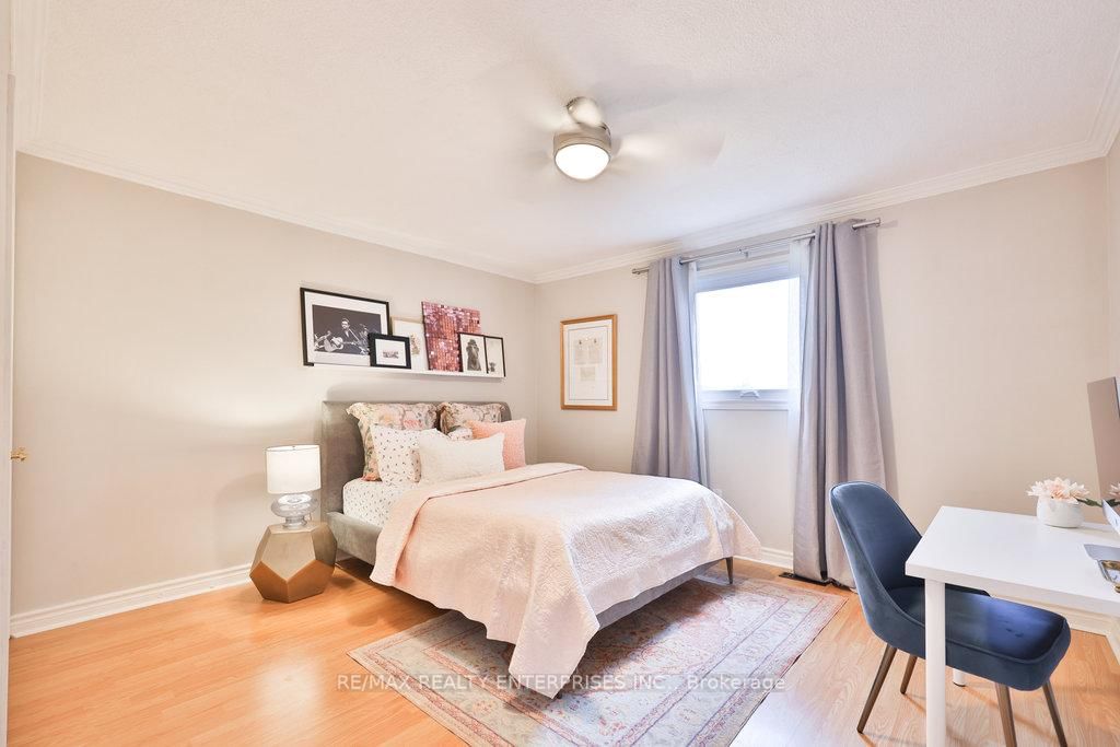 Detached House for sale at 431 Naomi Crescent, Mississauga, Ontario, L5B 3S7 - Fairview - MLS: W12878184