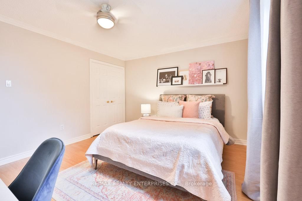 Detached House for sale at 431 Naomi Crescent, Mississauga, Ontario, L5B 3S7 - Fairview - MLS: W12878184