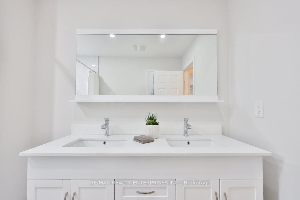 Detached House for sale at 431 Naomi Crescent, Mississauga, Ontario, L5B 3S7 - Fairview - MLS: W12878184