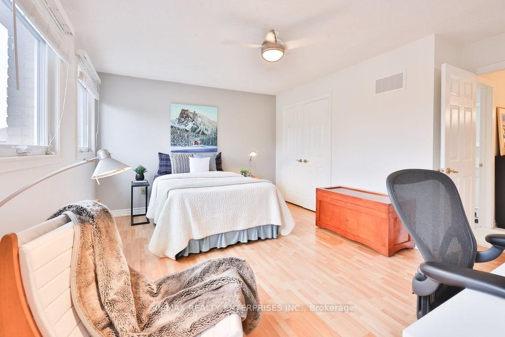 Detached House for sale at 431 Naomi Crescent, Mississauga, Ontario, L5B 3S7 - Fairview - MLS: W12878184