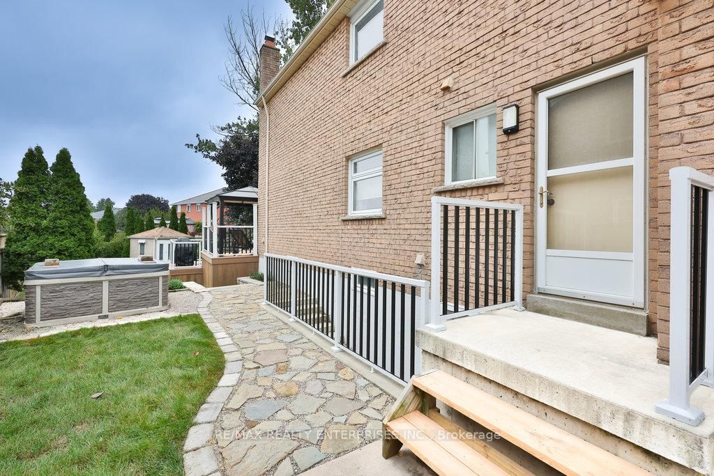 Detached House for sale at 431 Naomi Crescent, Mississauga, Ontario, L5B 3S7 - Fairview - MLS: W12878184