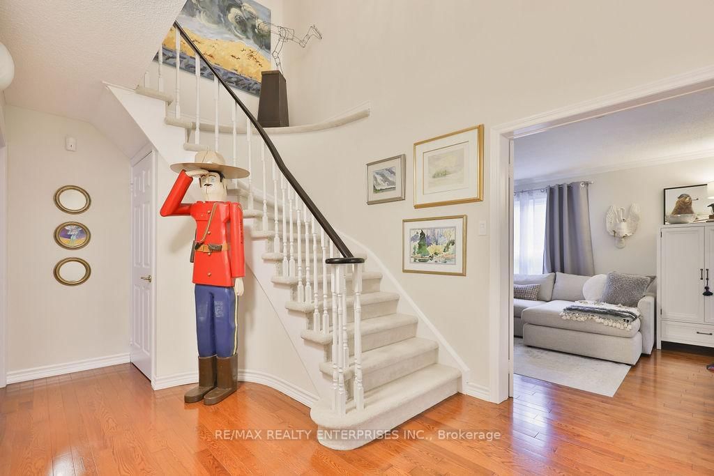 Detached House for sale at 431 Naomi Crescent, Mississauga, Ontario, L5B 3S7 - Fairview - MLS: W12878184