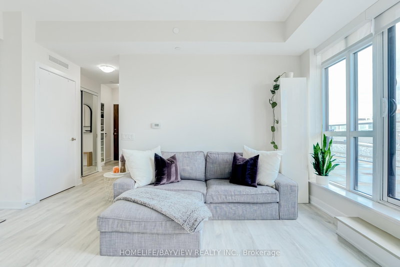 home for lease on 924-251 Manitoba Street