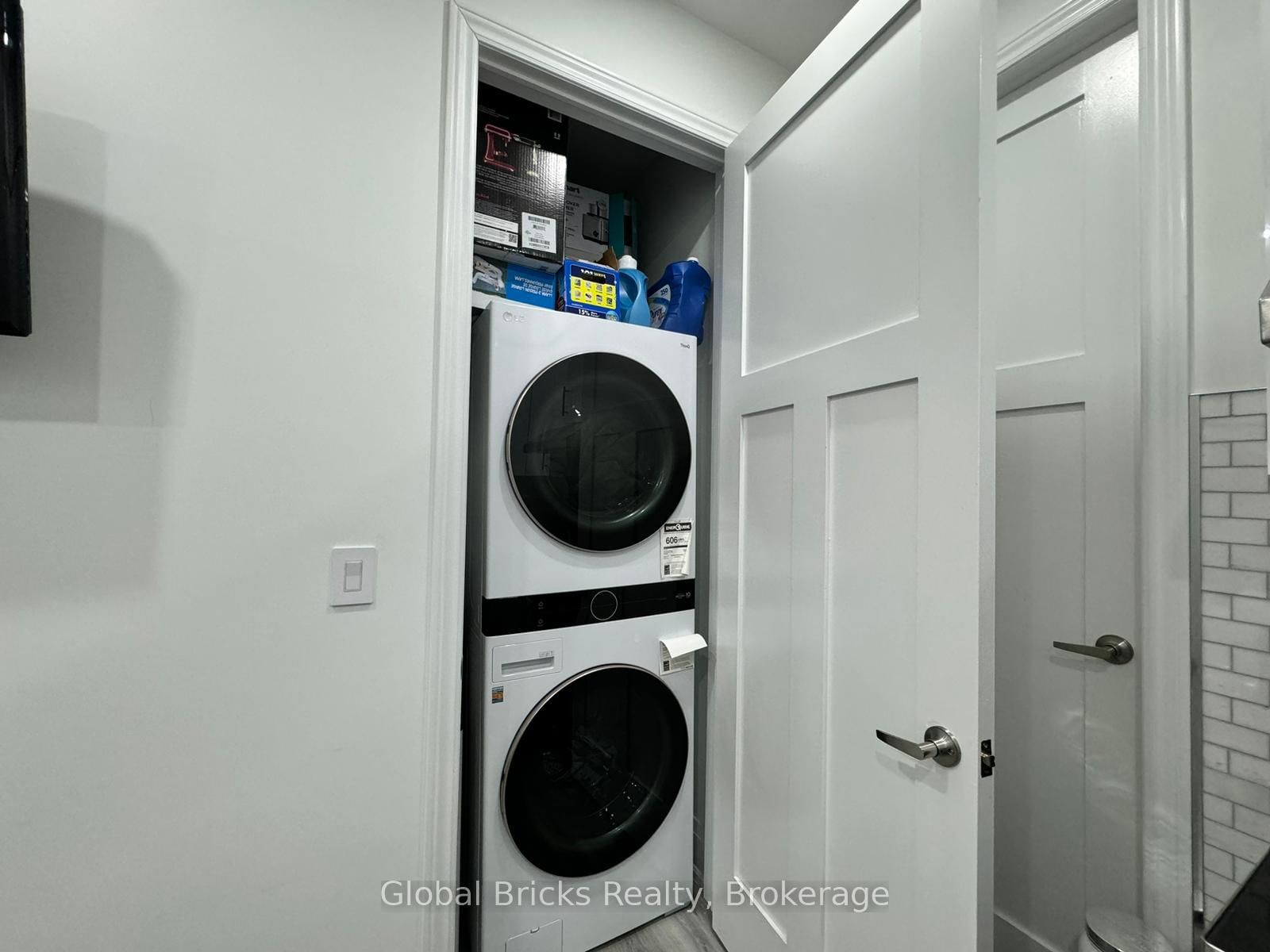 Detached House for lease at 275 Hinton Terrace, Milton, Ontario, L9E 1C8 - Ford - MLS: W12878206