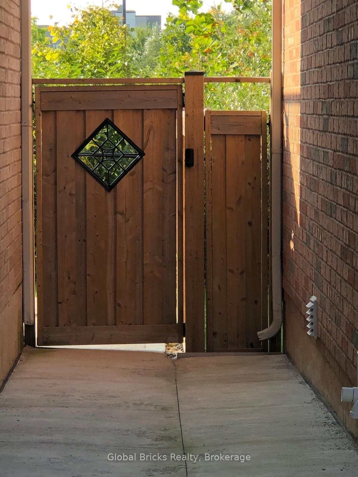 Detached House for lease at 275 Hinton Terrace, Milton, Ontario, L9E 1C8 - Ford - MLS: W12878206