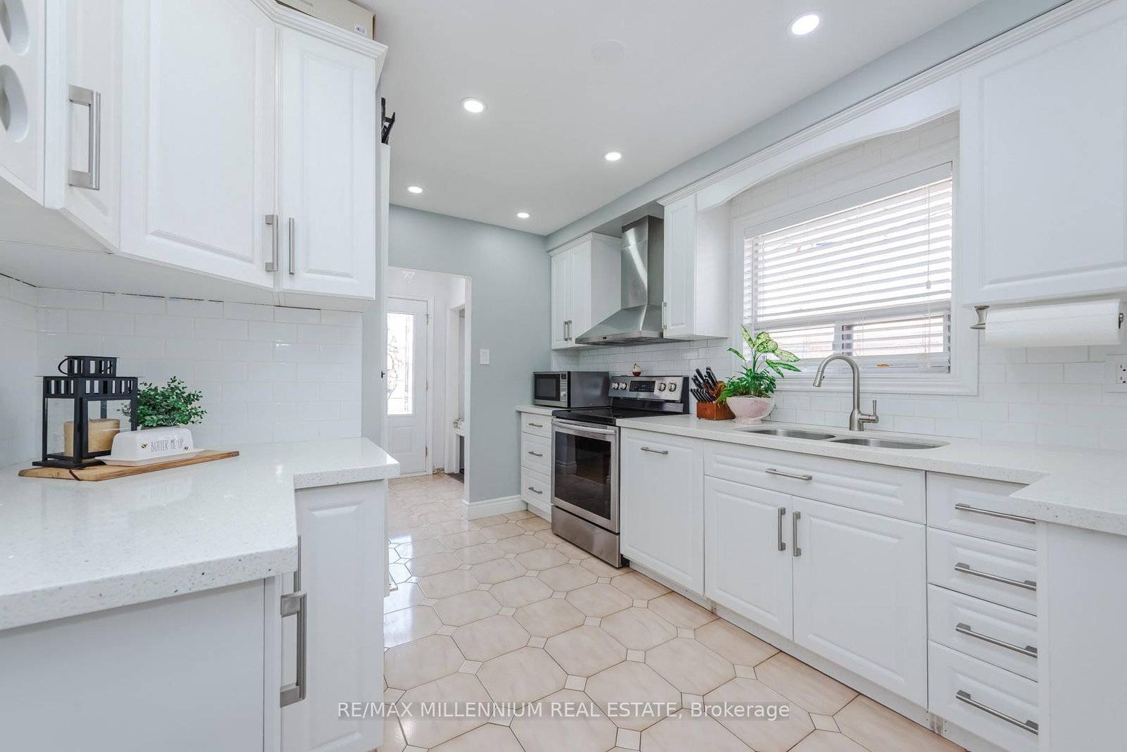 Detached House for sale at 13 Cumberland Drive, Brampton, Ontario, L6V 1W5 - Brampton North - MLS: W12878352