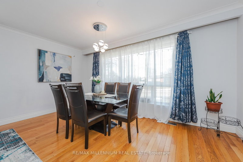 13 Cumberland Dr, Brampton, L6V 1W5 | Image 2