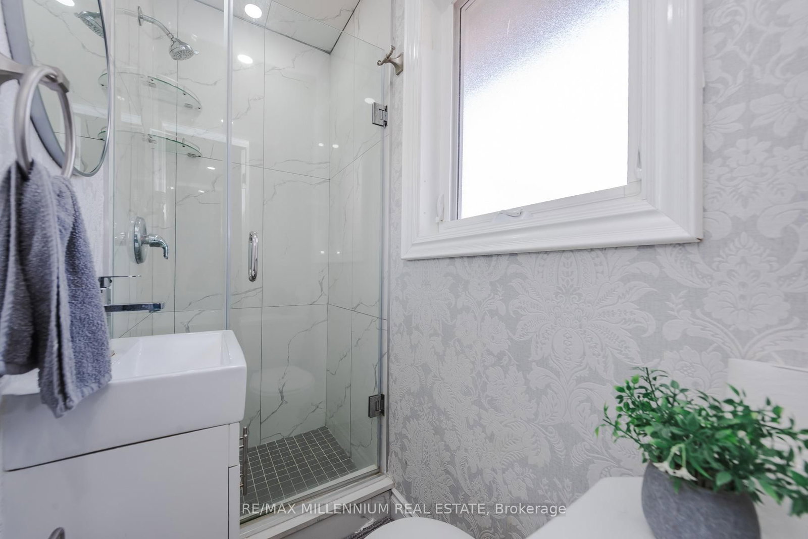 Detached House for sale at 13 Cumberland Drive, Brampton, Ontario, L6V 1W5 - Brampton North - MLS: W12878352