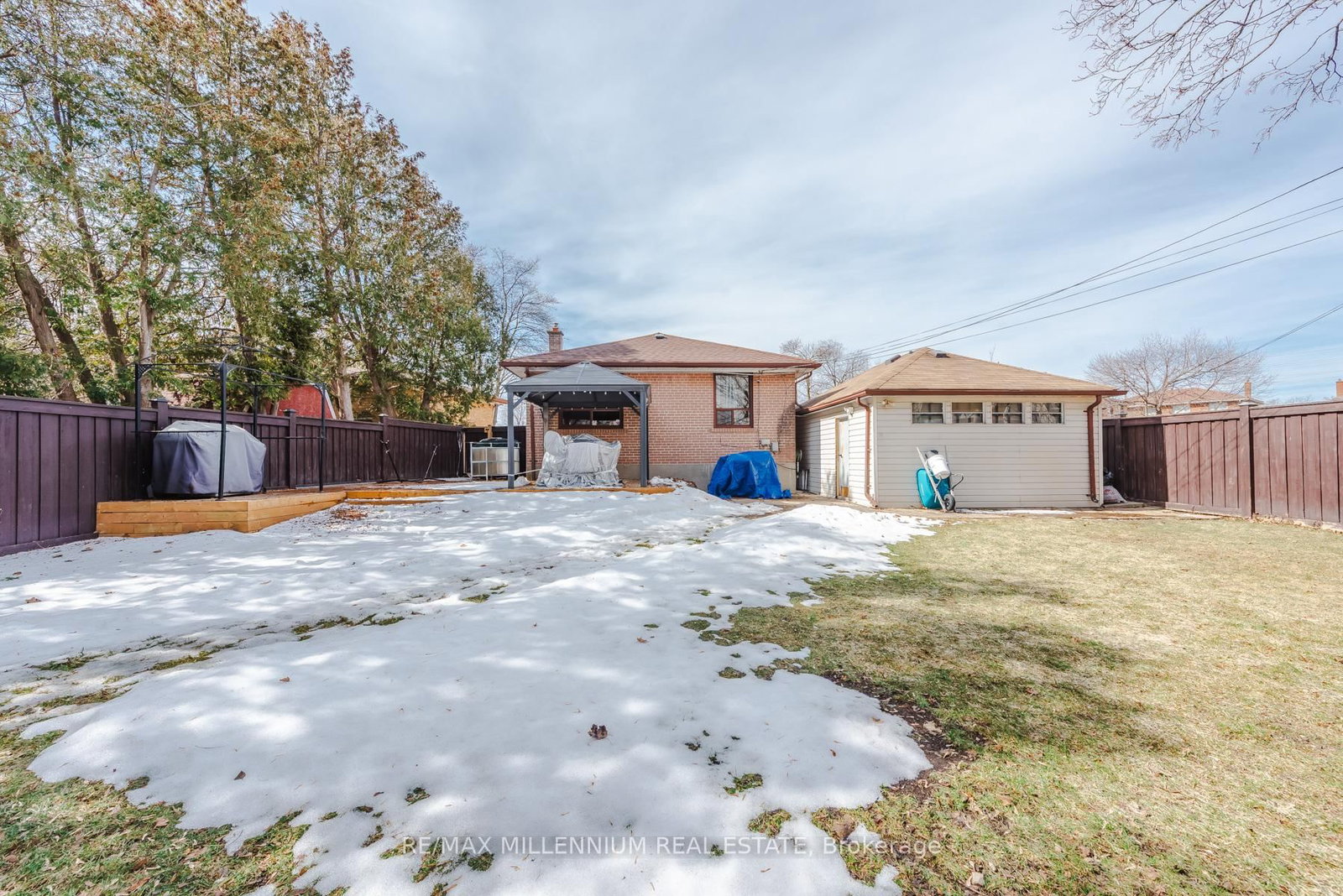 Detached House for sale at 13 Cumberland Drive, Brampton, Ontario, L6V 1W5 - Brampton North - MLS: W12878352