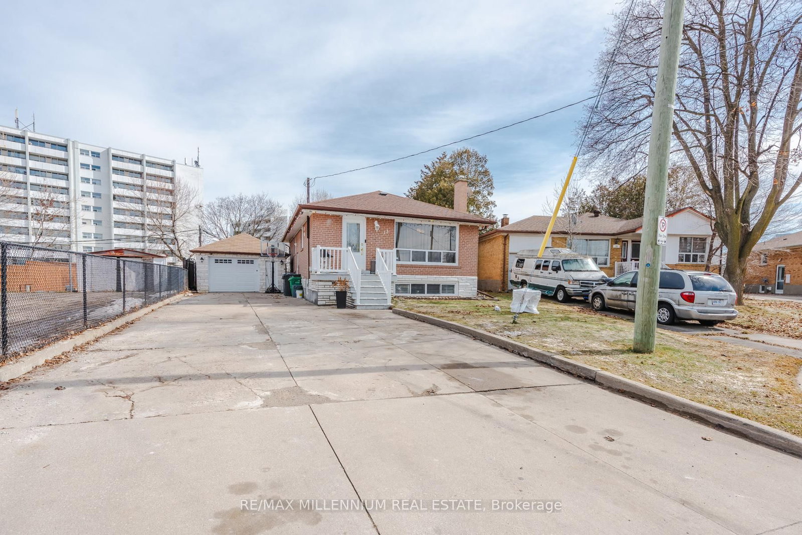 Detached House for sale at 13 Cumberland Drive, Brampton, Ontario, L6V 1W5 - Brampton North - MLS: W12878352