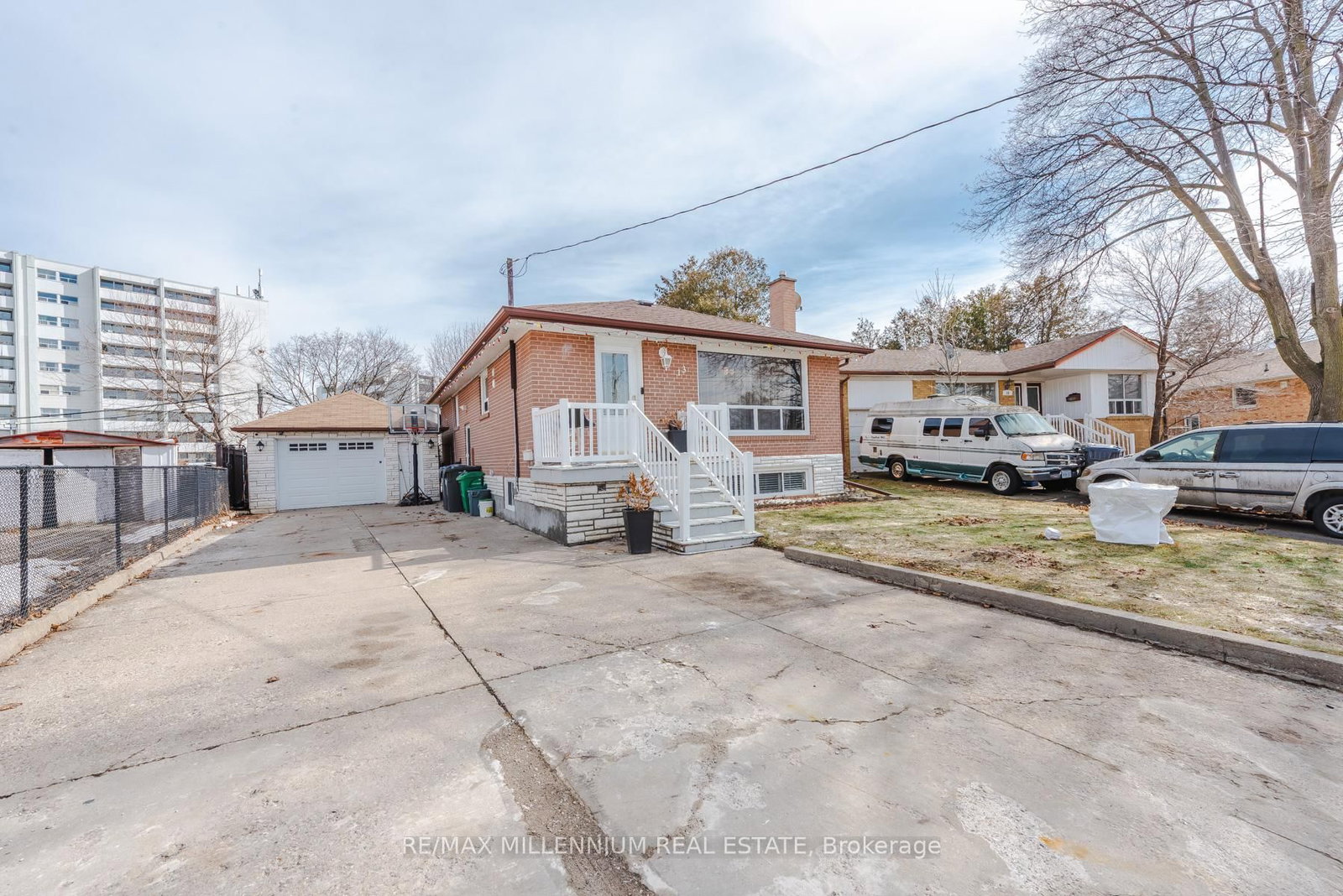 Detached House for sale at 13 Cumberland Drive, Brampton, Ontario, L6V 1W5 - Brampton North - MLS: W12878352